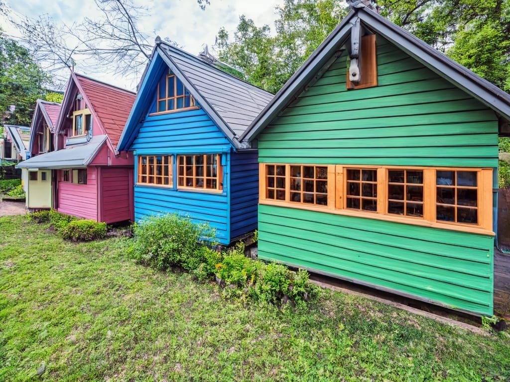 Introduction to tiny houses Various designs of tiny homes