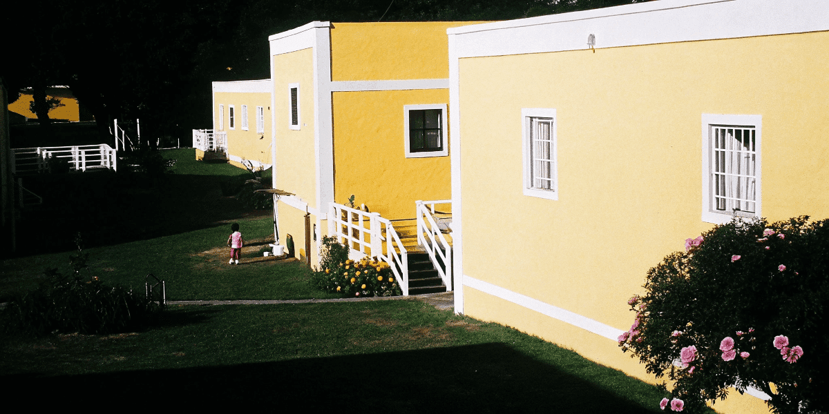 1fc4682796b642d6bb465278f1e1ec54 Prefab home community with shared amenities and engaged residents
