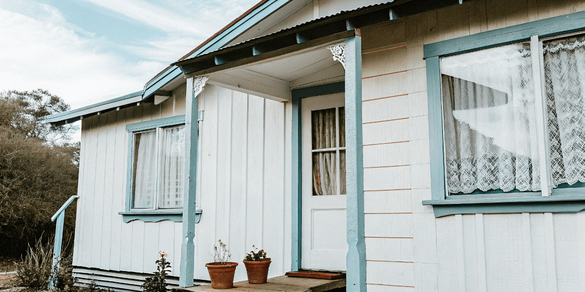 Reviving the Charm: Transforming an Old Tiny House into a Cozy Retreat