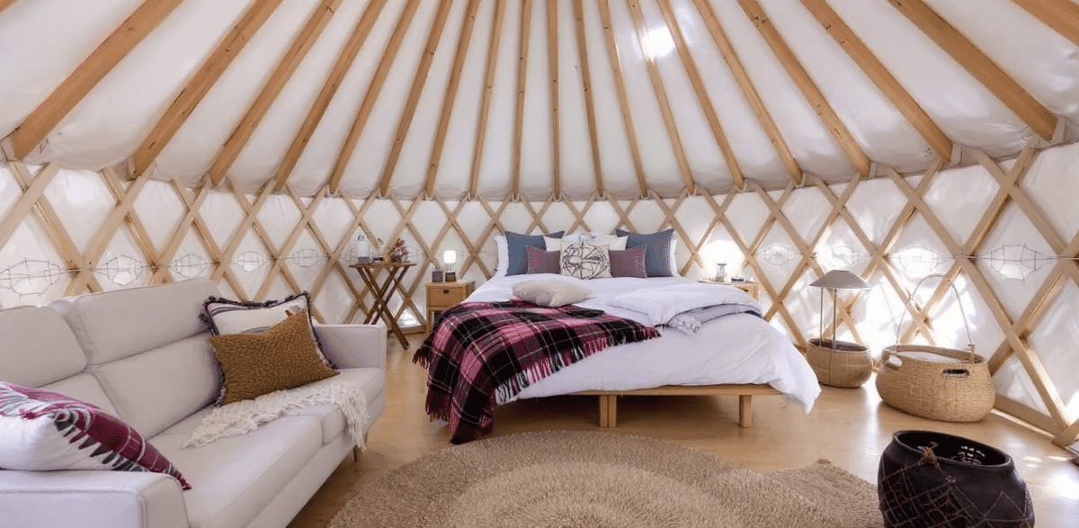 Chic and Cozy: Modern Yurt Interiors That Inspire Minimalist Living