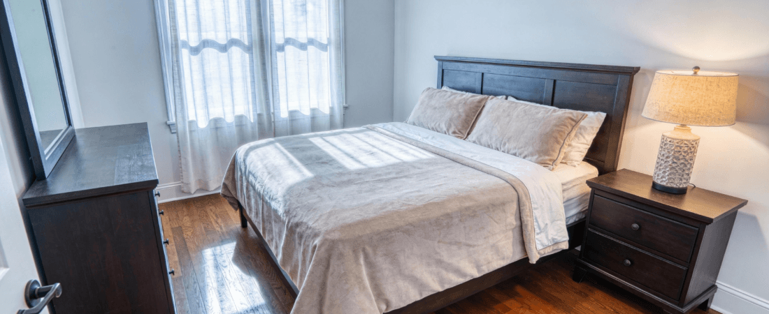 A view of a small bedroom interior