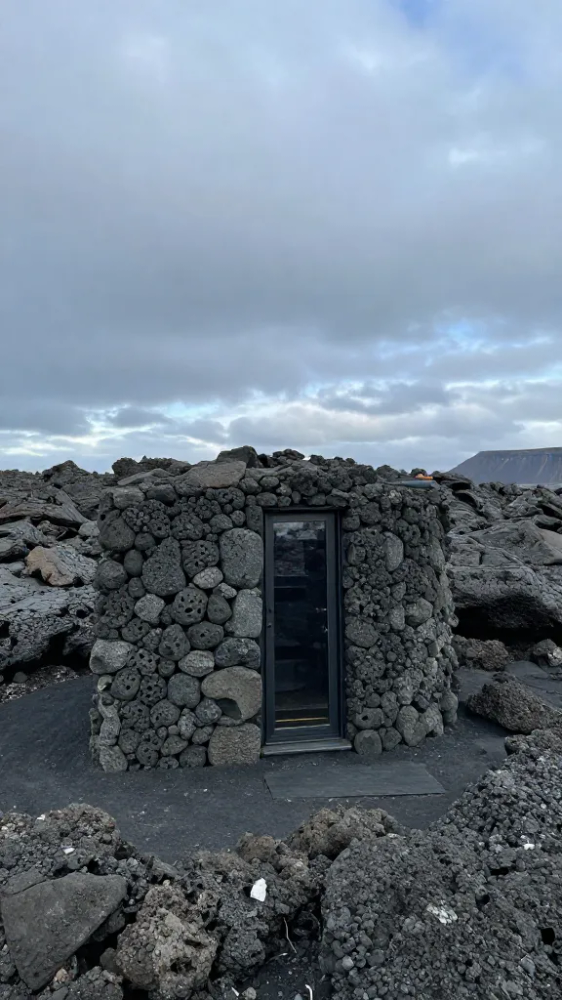 Daa5044584ecc524c49fd8f445c084e98570307657d2ee8693bdbd6215f510d0 Sustainable Volcanic Rock Eco Pod