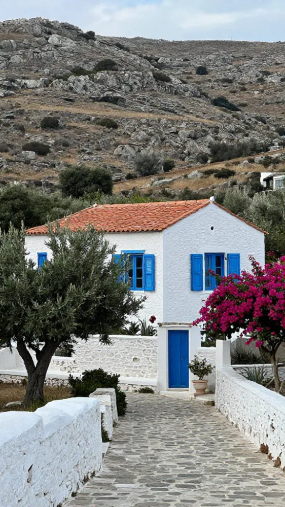 Fbabe26d8d9495cc1d9a335d0eb1411356556637fa7375b7658b0026bf5c7d83 Traditional Greek Island Whitewashed Stone
